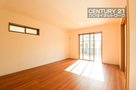 ���r���O�@�J���I�ȃ��r���O�_�C�j���O�ɂ͎��R�ƉƑ��݂�Ȃ��W�܂��Ă��܂��B