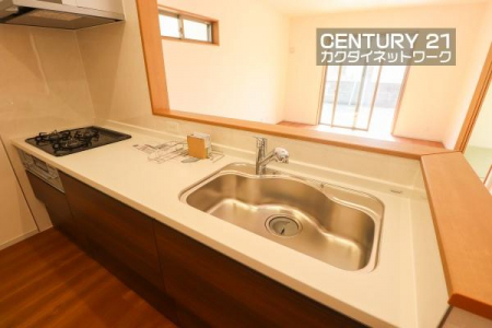 �L�b�`���@���H���̏��������Ȃ���Ƒ��Ƃ̉�b���y���߂�ΖʃL�b�`���B