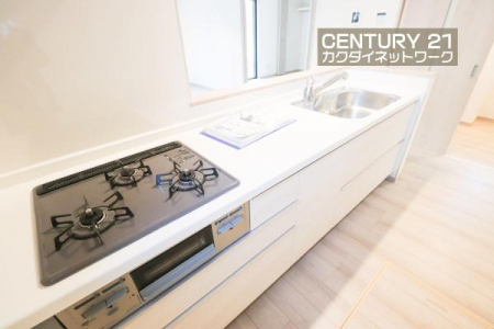 �L�b�`���@���H���̏��������Ȃ���Ƒ��Ƃ̉�b���y���߂�ΖʃL�b�`���B