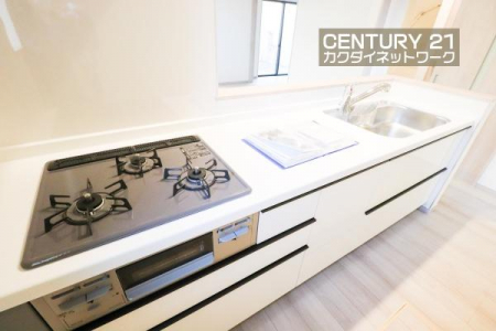 �L�b�`���@���H���̏��������Ȃ���Ƒ��Ƃ̉�b���y���߂�ΖʃL�b�`���B