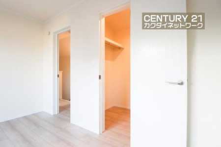 ���[�@����ƕ֗��ȃE�H�[�N�C���N���[�[�b�g�B�G�߂�p�r�ɕ����Ă��g�����������܂��B�m�����������񂨎����ł��A��������Ǝ��[���Ă��������܂��B�o�b�O��X�q�Ȃǂ̏��������[�ł��܂��B