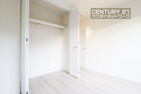 �@���������J���[�̏��ނ������ɒ��a�����{�@��B