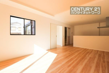 ���r���O�@�J���I�ȃ��r���O�_�C�j���O�ɂ͎��R�ƉƑ��݂�Ȃ��W�܂��Ă��܂��B