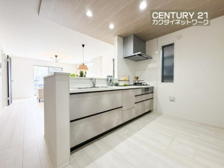 �L�b�`���@���H���̏��������Ȃ���Ƒ��Ƃ̉�b���y���߂�ΖʃL�b�`���B