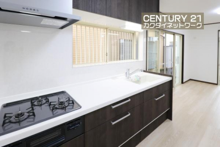 �L�b�`���@�������Ă���܂��̂Ŗ��邢�L�b�`���ł������ł��܂��B