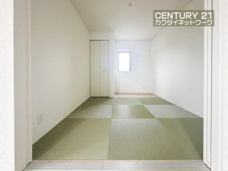 �@LDK�ɗאڂ��Ă���̂ł��q�l��V�΂����肨���Q�������肵�Ȃ���Ǝ����s���܂��B