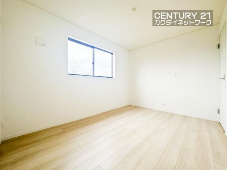 �@���������J���[�̏��ނ������ɒ��a�����{�@��B