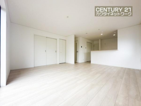 ���r���O�@�J���I�ȃ��r���O�_�C�j���O�ɂ͎��R�ƉƑ��݂�Ȃ��W�܂��Ă��܂��B