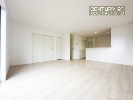 ���r���O�@�J���I�ȃ��r���O�_�C�j���O�ɂ͎��R�ƉƑ��݂�Ȃ��W�܂��Ă��܂��B