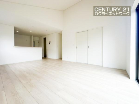 ���r���O�@�J���I�ȃ��r���O�_�C�j���O�ɂ͎��R�ƉƑ��݂�Ȃ��W�܂��Ă��܂��B