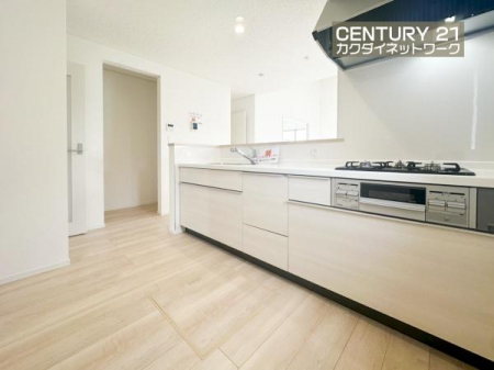 �L�b�`���@���H���̏��������Ȃ���Ƒ��Ƃ̉�b���y���߂�ΖʃL�b�`���B