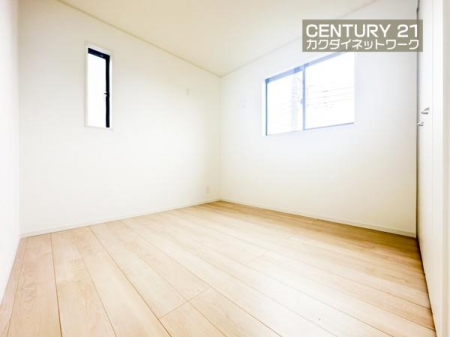 �@���������J���[�̏��ނ������ɒ��a�����{�@��B