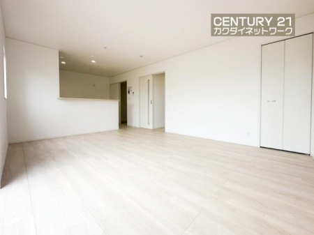 ���r���O�@�J���I�ȃ��r���O�_�C�j���O�ɂ͎��R�ƉƑ��݂�Ȃ��W�܂��Ă��܂��B