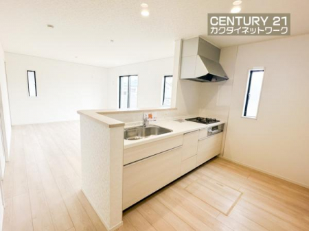 �L�b�`���@���H���̏��������Ȃ���Ƒ��Ƃ̉�b���y���߂�ΖʃL�b�`���B