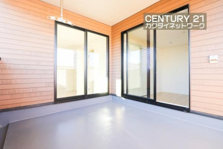 �o���R�j�[�@�[���ȍL�����m�ۂ��ꂽ�o���R�j�[�B