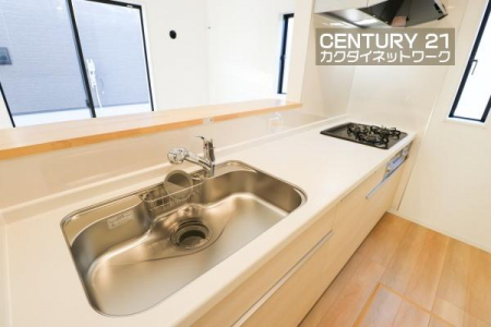 �L�b�`���@���H���̏��������Ȃ���Ƒ��Ƃ̉�b���y���߂�ΖʃL�b�`���B