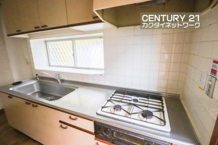 �L�b�`���@�������Ă���܂��̂Ŗ��邢�L�b�`���ł������ł��܂��B