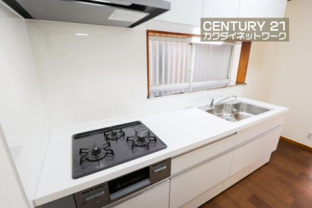 �L�b�`���@�������Ă���܂��̂Ŗ��邢�L�b�`���ł������ł��܂��B