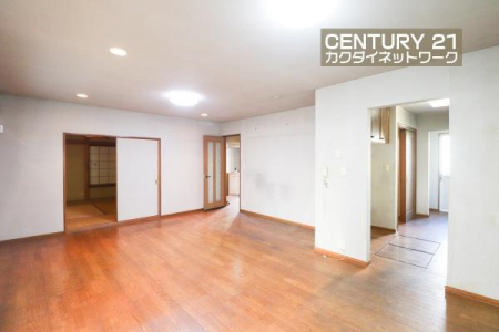 ���r���O�@�J���I�ȃ��r���O�_�C�j���O�ɂ͎��R�ƉƑ��݂�Ȃ��W�܂��Ă��܂��B