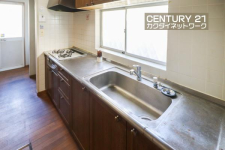 �L�b�`���@�������Ă���܂��̂Ŗ��邢�L�b�`���ł������ł��܂��B