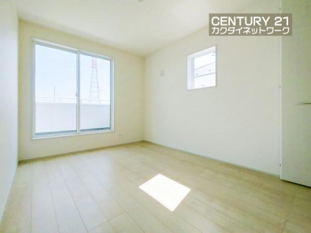 �@���������J���[�̏��ނ������ɒ��a�����{�@��B