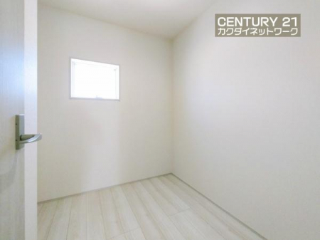 ���[�@�X�g���[�W���[��������A�N���[�[�b�g�ɓ��肫��Ȃ��Ȃ����������܂��Ă������������ɂ��g���܂��B