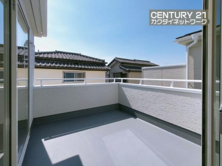 �o���R�j�[�@�[���ȍL�����m�ۂ��ꂽ�o���R�j�[�B