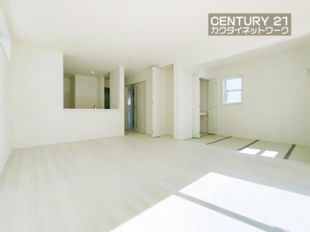 ���r���O�@�J���I�ȃ��r���O�_�C�j���O�ɂ͎��R�ƉƑ��݂�Ȃ��W�܂��Ă��܂��B