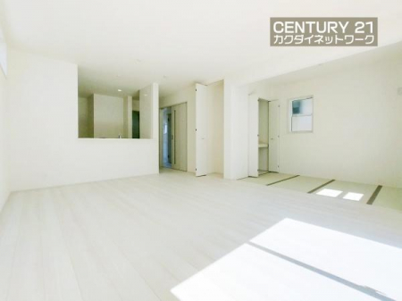 ���r���O�@�J���I�ȃ��r���O�_�C�j���O�ɂ͎��R�ƉƑ��݂�Ȃ��W�܂��Ă��܂��B