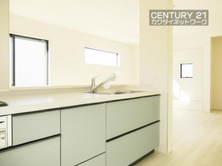 �L�b�`���@���H���̏��������Ȃ���Ƒ��Ƃ̉�b���y���߂�ΖʃL�b�`���B