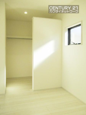 �@����ƕ֗��ȃE�H�[�N�C���N���[�[�b�g�B�G�߂�p�r�ɕ����Ă��g�����������܂��B�m�����������񂨎����ł��A��������Ǝ��[���Ă��������܂��B�o�b�O��X�q�Ȃǂ̏��������[�ł��܂��B