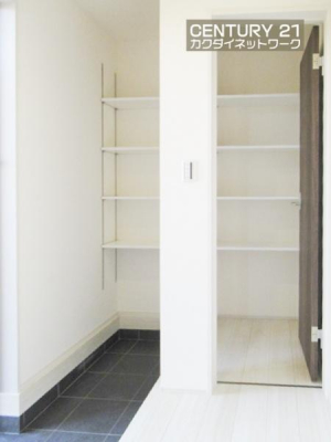 ���ց@�V���[�Y�C���N���[�[�b�g�����B�C�ȊO�ɂ��P��R�[�g�����[���鎖���ł��A���ւ����ꂢ�ɂ��g�����������܂��B