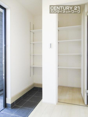 ���ց@�V���[�Y�C���N���[�[�b�g�����B�C�ȊO�ɂ��P��R�[�g�����[���鎖���ł��A���ւ����ꂢ�ɂ��g�����������܂��B