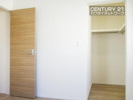 ���[�@����ƕ֗��ȃE�H�[�N�C���N���[�[�b�g�B�G�߂�p�r�ɕ����Ă��g�����������܂��B�m�����������񂨎����ł��A��������Ǝ��[���Ă��������܂��B�o�b�O��X�q�Ȃǂ̏��������[�ł��܂��B