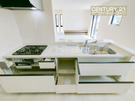 �L�b�`���@���[�L�x�ȃL�b�`���ŁA������������ꂢ�Ɏ��[�B