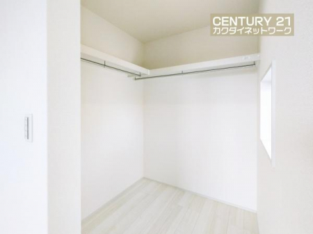 ���[�@����ƕ֗��ȃE�H�[�N�C���N���[�[�b�g�B�G�߂�p�r�ɕ����Ă��g�����������܂��B�m�����������񂨎����ł��A��������Ǝ��[���Ă��������܂��B�o�b�O��X�q�Ȃǂ̏��������[�ł��܂��B