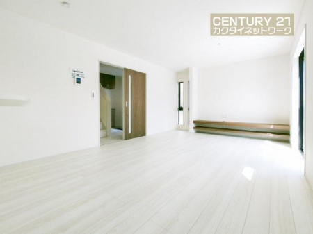 ���r���O�@�J���I�ȃ��r���O�_�C�j���O�ɂ͎��R�ƉƑ��݂�Ȃ��W�܂��Ă��܂��B