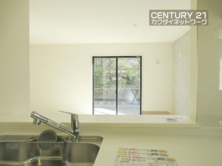 �L�b�`���@���H���̏��������Ȃ���Ƒ��Ƃ̉�b���y���߂�ΖʃL�b�`���B