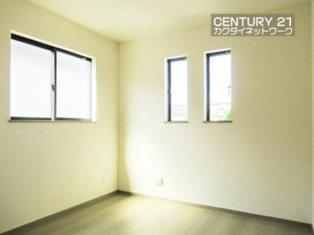 �@���������J���[�̏��ނ������ɒ��a�����{�@��B