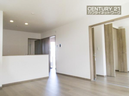 ���r���O�@�J���I�ȃ��r���O�_�C�j���O�ɂ͎��R�ƉƑ��݂�Ȃ��W�܂��Ă��܂��B