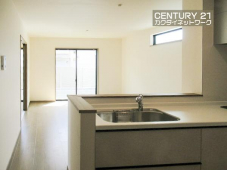 �L�b�`���@���H���̏��������Ȃ���Ƒ��Ƃ̉�b���y���߂�ΖʃL�b�`���B