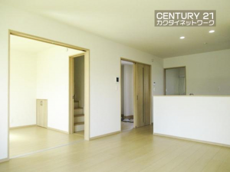 ���r���O�@�J���I�ȃ��r���O�_�C�j���O�ɂ͎��R�ƉƑ��݂�Ȃ��W�܂��Ă��܂��B