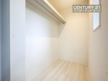 ���[�@����ƕ֗��ȃE�H�[�N�C���N���[�[�b�g�B�G�߂�p�r�ɕ����Ă��g�����������܂��B�m�����������񂨎����ł��A��������Ǝ��[���Ă��������܂��B�o�b�O��X�q�Ȃǂ̏��������[�ł��܂��B