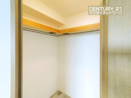 ���[�@����ƕ֗��ȃE�H�[�N�C���N���[�[�b�g�B�G�߂�p�r�ɕ����Ă��g�����������܂��B�m�����������񂨎����ł��A��������Ǝ��[���Ă��������܂��B�o�b�O��X�q�Ȃǂ̏��������[�ł��܂��B