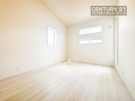 �@���������J���[�̏��ނ������ɒ��a�����{�@��B