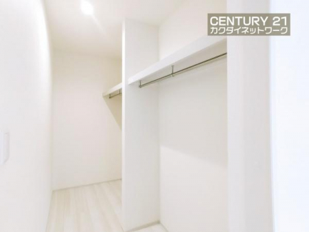 ���[�@����ƕ֗��ȃE�H�[�N�C���N���[�[�b�g�B�G�߂�p�r�ɕ����Ă��g�����������܂��B�m�����������񂨎����ł��A��������Ǝ��[���Ă��������܂��B�o�b�O��X�q�Ȃǂ̏��������[�ł��܂��B