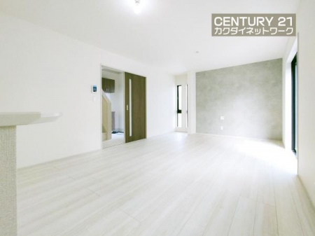 ���r���O�@�J���I�ȃ��r���O�_�C�j���O�ɂ͎��R�ƉƑ��݂�Ȃ��W�܂��Ă��܂��B