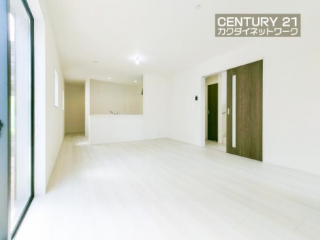 ���r���O�@���r���O�ƃ_�C�j���O�A2�̋�ԋ@�\���������A�I�݂Ɏg�������锭�z���A���C�t�X�^�C���ɐV������Ƃ�������炵�܂��B