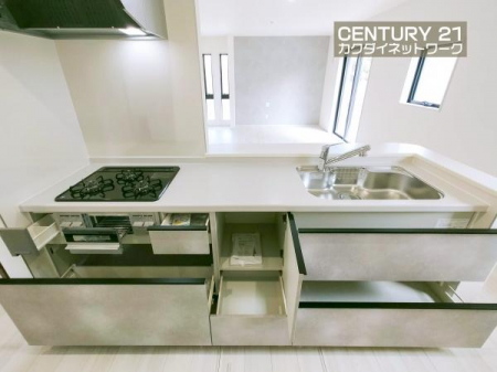 �L�b�`���@���[�L�x�ȃL�b�`���ŁA������������ꂢ�Ɏ��[�B