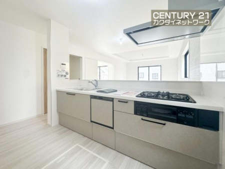 �L�b�`���@���H���̏��������Ȃ���Ƒ��Ƃ̉�b���y���߂�ΖʃL�b�`���B